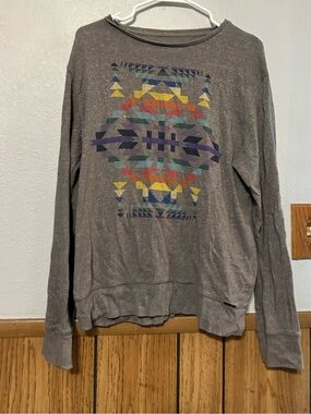 On The Byas women size MEDIUM Pullover Sweatshirt Colorful Aztec Print
